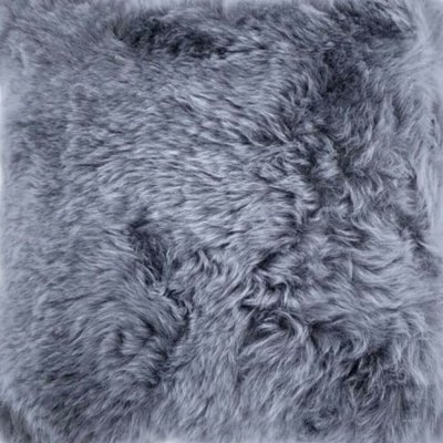 Långt fårskinn grått kort ull