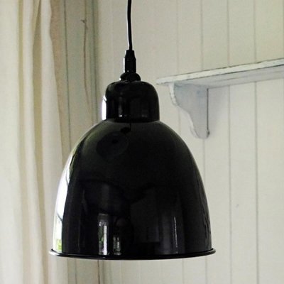 Lampa tak svart