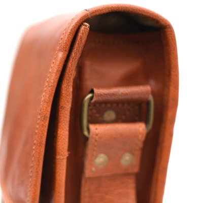 Skinnväska retro detalj