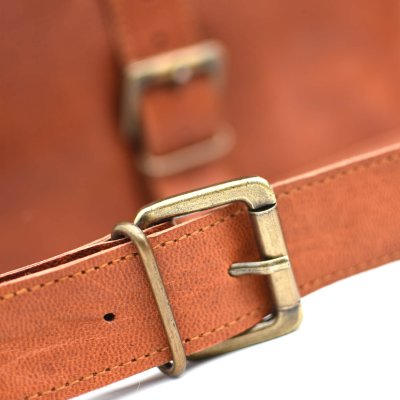 skinnväska retro mässingsbeslag