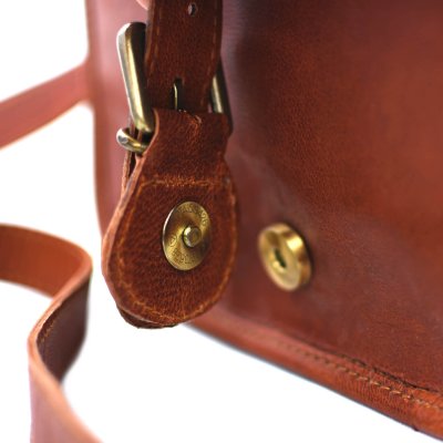 magnetlås retro skinnväska