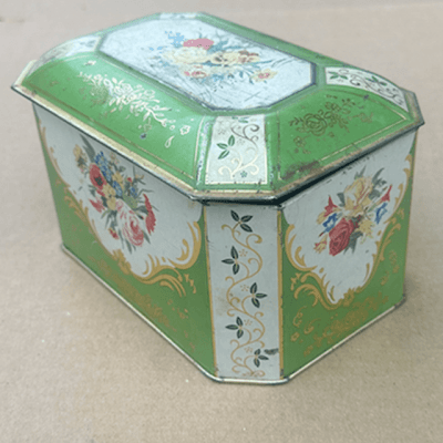 gammal-gron-platburk-blommor-vintage